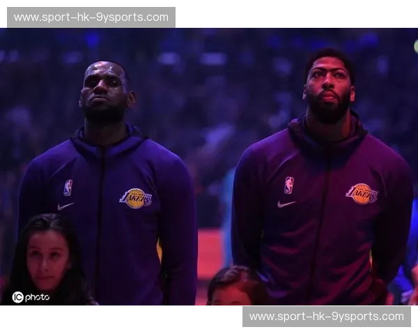 跨越时空的王权交接：热火时期的“灭霸”詹姆斯与湖人时代的“全知”勒布朗，谁才是真正的篮球终极形态？